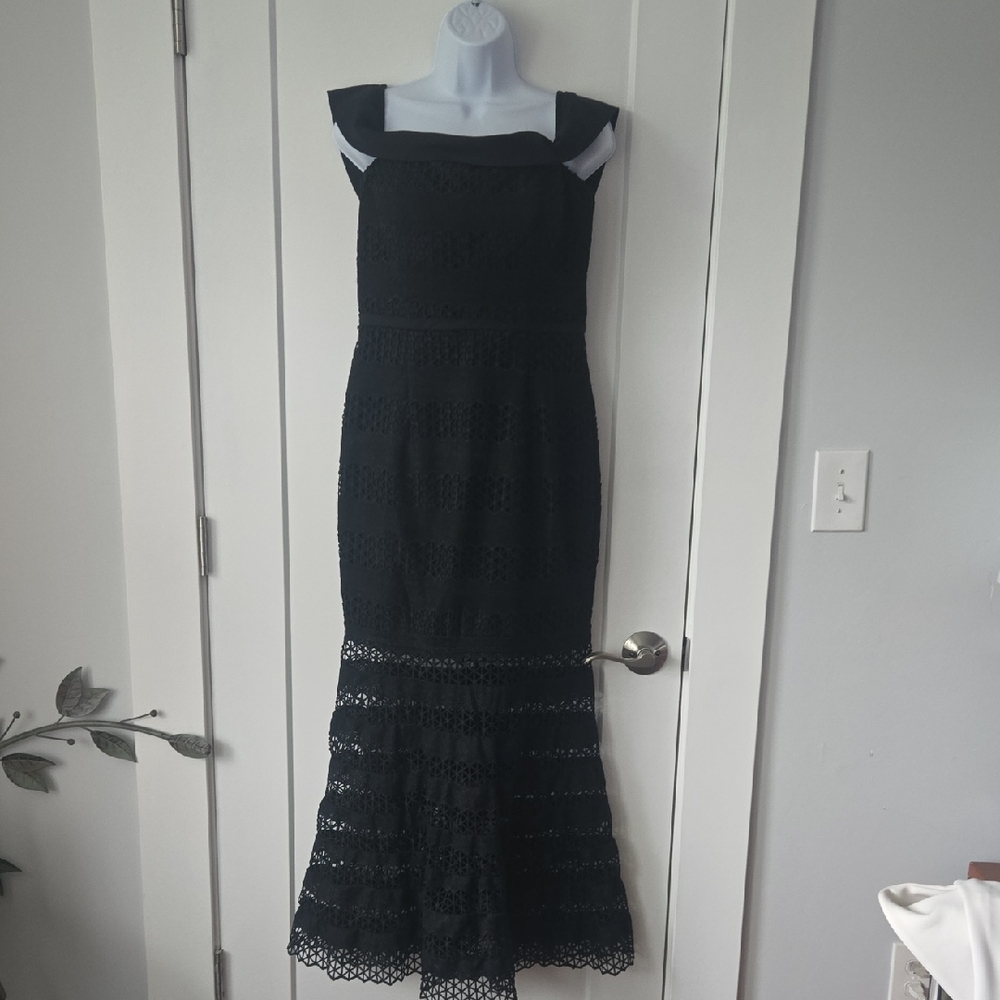 Black Sleeveless Sheath Dress with Square Neck